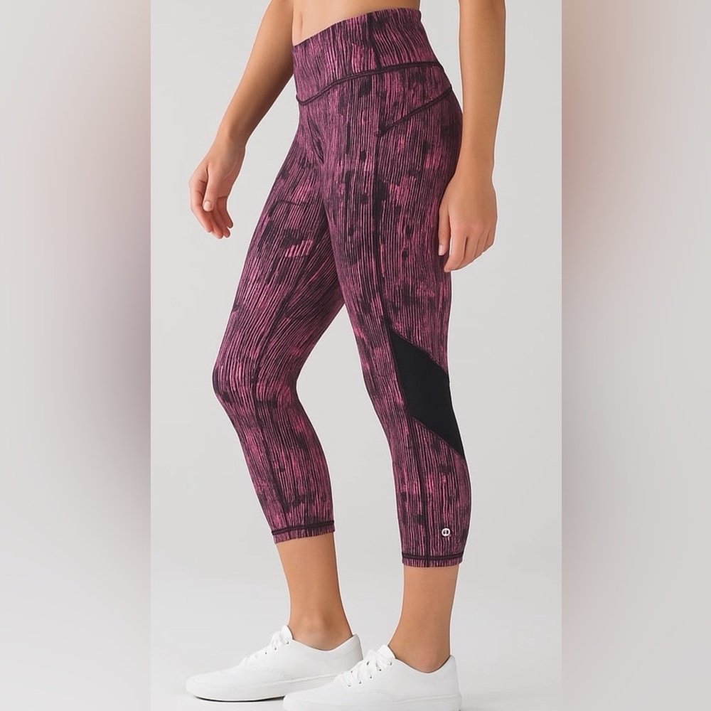 Lululemon Inspire Crop II Pink Static Stripe Luxstreme Leggings Size 4